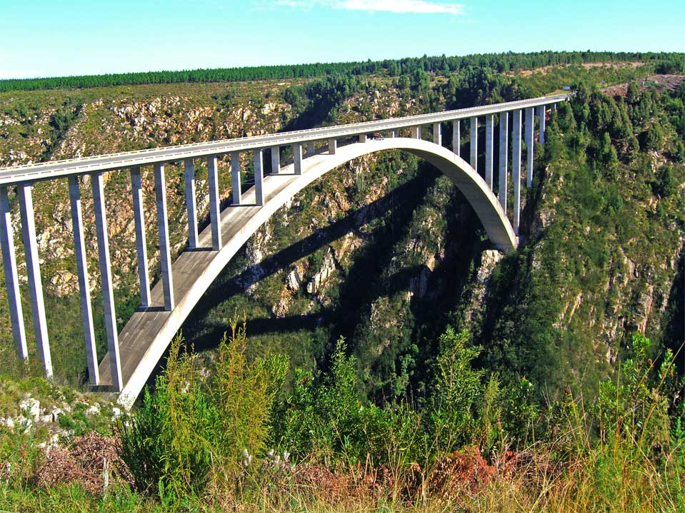 The Bloukrans Bridge. It will be jumped from the middle of the bridge (Africa’s largest bridge).